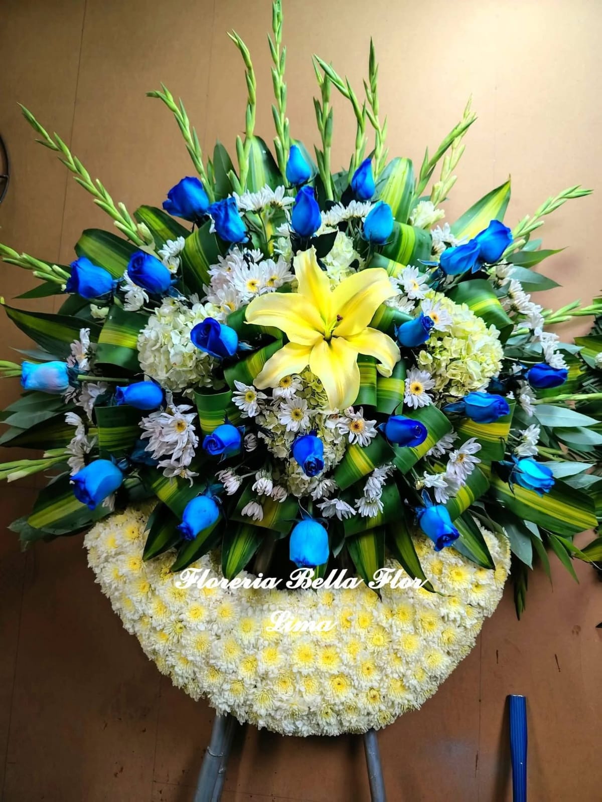 CORONA TRADICIONAL ROSAS AZUL